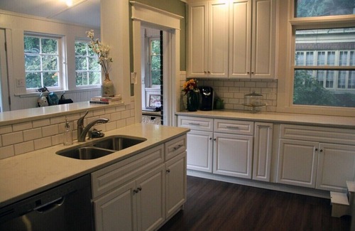 Tyler Park Casa | Spacious 6-bedroom house with AC and WiFi in Louisville's Highlands neighborhood