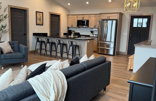 New Lisbon Casa | Spacious 6-bedroom home on Sunset Lake in New Lisbon, Wisconsin.