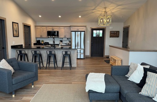 New Lisbon Casa | Spacious 6-bedroom home on Sunset Lake in New Lisbon, Wisconsin.