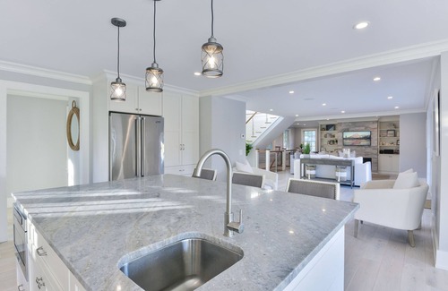 Surfside Casa | Spacious 6 bedroom home in the Surfside area of beautiful Nantucket.