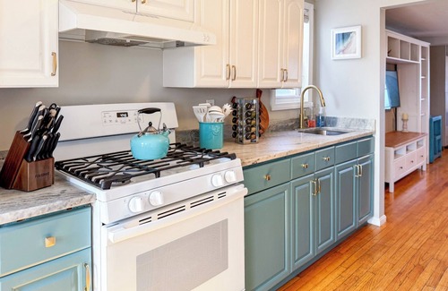 Byfield Casa | Spacious 6-bedroom house with WiFi, AC in charming Salisbury