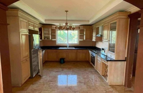 Canlubang Casa | Spacious 6-bedroom house in superb Tagaytay with AC