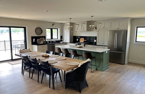 Kendall Casa | Spacious 6-bedroom house on Eagle Lake in Mattawan MI