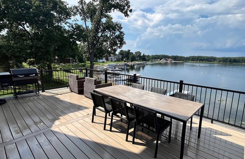 Kendall Casa | Spacious 6-bedroom house on Eagle Lake in Mattawan MI