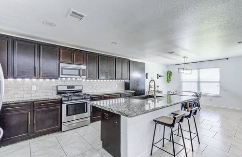 Clodine Casa | Spacious 6-bedroom house masterpiece. The cozy getaway in Richmond/Houston