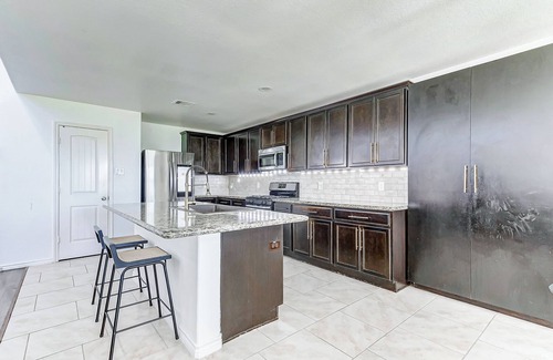 Clodine Casa | Spacious 6-bedroom house masterpiece. The cozy getaway in Richmond/Houston