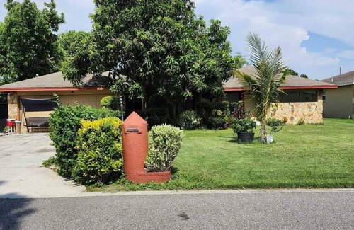 Northwest Orlando Casa | Spacious 6-bedroom house in charming Orlando with AC, WiFi
