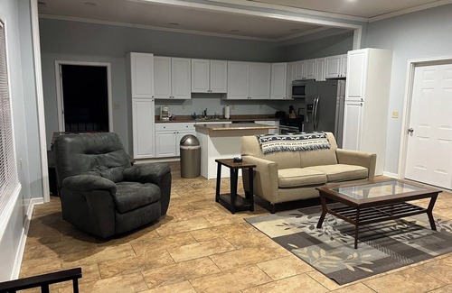Almo Casa | Spacious 6-bedroom house in charming Benton with AC
