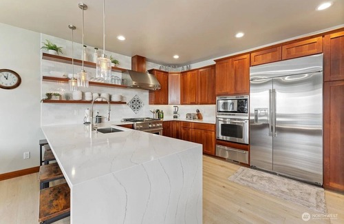 Chelan Casa | Spacious 6-bedroom house in with stunning lake views.
