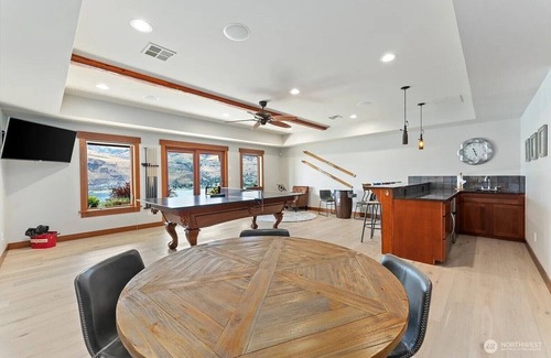 Chelan Casa | Spacious 6-bedroom house in with stunning lake views.