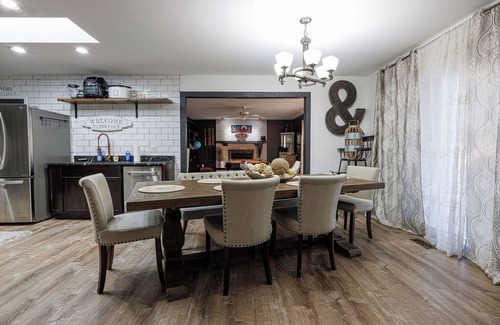 Kettering Casa | Spacious 6-bedroom house in Dayton Ohio.