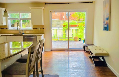 Edison Casa | Spacious 6-bedroom house in Edison near TopGolf & Supercharge with AC, WiFi