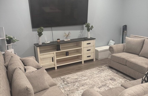 Magna Casa | Spacious 6-bedroom house in cool Magna with AC, fitness room