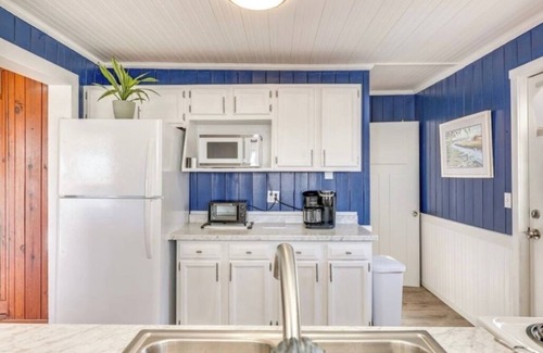 Caswell Beach Casa | Spacious 6-bedroom Oceanfront home! Pet Friendly! Sleeps 14!