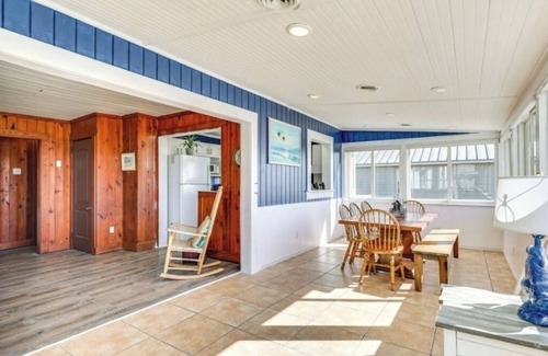 Caswell Beach Casa | Spacious 6-bedroom Oceanfront home! Pet Friendly! Sleeps 14!