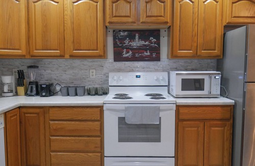 Grand Island Casa | Spacious 6-bedroom house in Grand Island. Centrally located home.