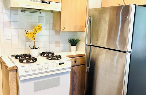Westport Casa | Spacious 6-bedroom house 5 Min To KU Med, WiFi, AC