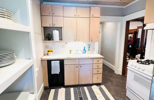 Westport Casa | Spacious 6-bedroom house 5 Min To KU Med, WiFi, AC