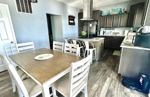 Lake Odessa Casa | Spacious 6 bedroom home on a 430 acre all sports lake.