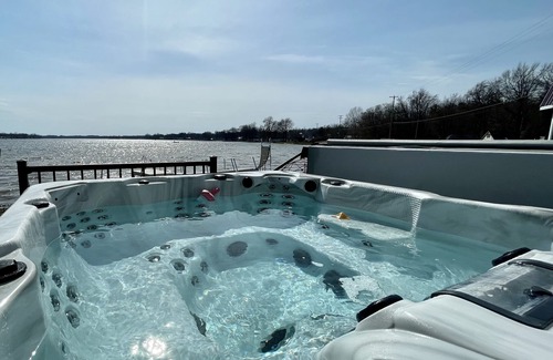 Lake Odessa Casa | Spacious 6 bedroom home on a 430 acre all sports lake.