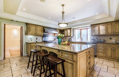 Tarzana Villa | Spacious 6-bedroom villa LAVISH RESORT