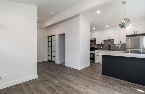 West Hills Casa | Spacious 6-Bedroom Estate with Main House & Two Guest Houses in West Hills