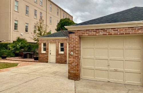 Faubourg Livaudais Condominio | Spacious 6-bedroom condo in the historic Garden District for the Super Bowl!
