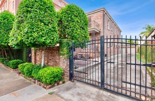 Faubourg Livaudais Condominio | Spacious 6-bedroom condo in the historic Garden District for the Super Bowl!