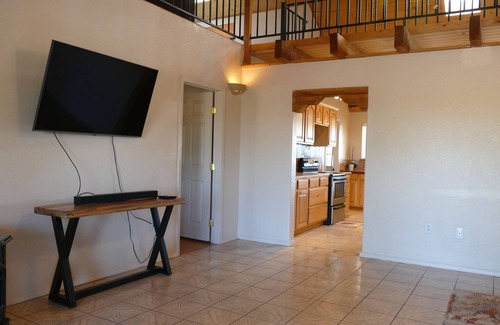 Tyrone Casa | Spacious 6-bedroom house with WiFi, AC in tranquil Silver City
