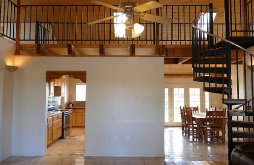 Tyrone Casa | Spacious 6-bedroom house with WiFi, AC in tranquil Silver City