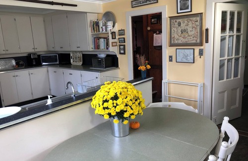 Plymouth Casa | Spacious 6-bedroom waterfront house in historic Plymouth MA with WiFi
