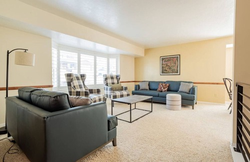 Snowbird Apartamento | Spacious 6 BR Extended Stay