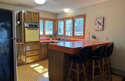 Moultonborough Casa | Spacious 6-BR Lakehouse Retreat ~ Day Dock Lake Views PrivateBeach 5min walk