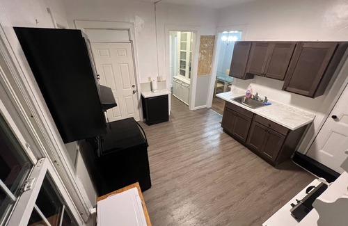 Geneva Casa | Spacious 6BD/2BA Colonial Style House - DT Geneva