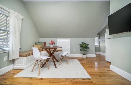 Dudley - Brunswick King Casa | Spacious 6BR 2unit near Downtown