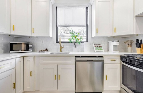 East New York Casa | Spacious 6BR|3 Ba | Large Groups