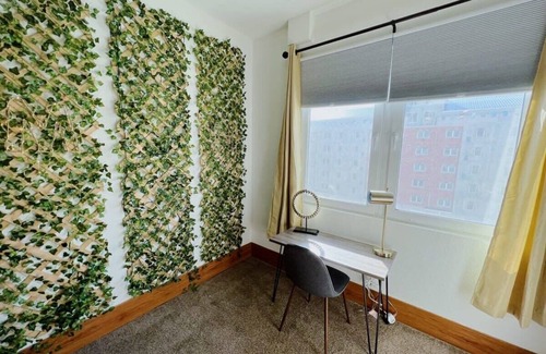 Grandville Apartamento | Spacious 6BR 6BA Grand Castle Apartment Near Downtown