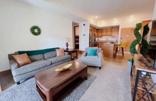 Grandville Apartamento | Spacious 6BR 6BA Grand Castle Apartment Near Downtown