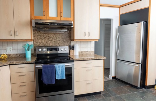 Varsity Casa | Spacious 6BR and 2BA in Varsity – Walk to U of Calgary