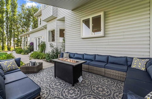Heyburn Casa | Spacious 6BR Haven - Game Room - Hot Tub Sleep 28+