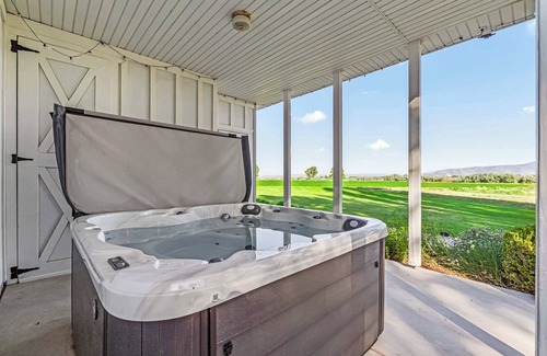 Heyburn Casa | Spacious 6BR Haven - Game Room - Hot Tub Sleep 28+