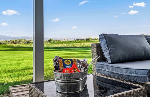 Heyburn Casa | Spacious 6BR Haven - Game Room - Hot Tub Sleep 28+