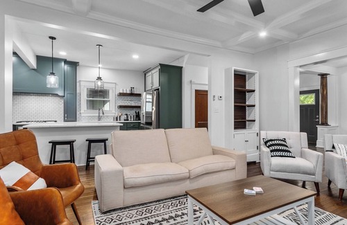 Southmoreland Casa | Spacious 6BR KC Home w/Hot Tub, Gym, Games &Cinema