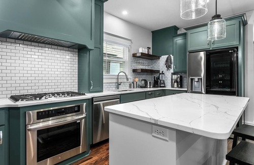 Southmoreland Casa | Spacious 6BR KC Home w/Hot Tub, Gym, Games &Cinema