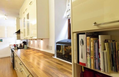 Ainley Top Casa | Spacious 7 Bed House Sleeps 6 - Perfect Retreat