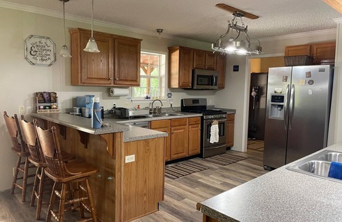 Clifton Cabina | Spacious 7-bedroom cabin in charming Clifton with WiFi, AC