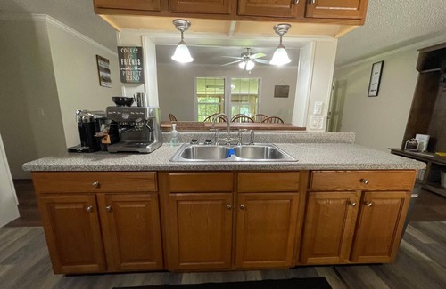 Clifton Cabina | Spacious 7-bedroom cabin in charming Clifton with WiFi, AC