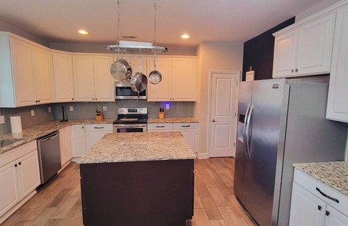 Murraysville Casa | Spacious 7-bedroom house with WiFi, fitness room in brilliant Wilmington