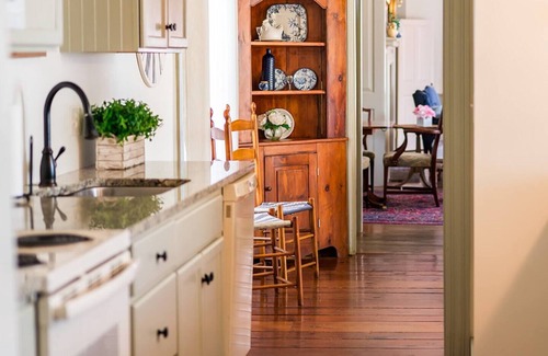 Boscawen Casa | Spacious 7-bedroom Historic Country Inn near Concord