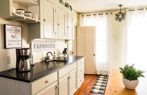 Boscawen Casa | Spacious 7-bedroom Historic Country Inn near Concord